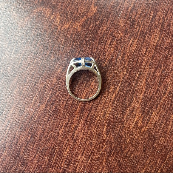 Vintage Oval Cut Blue Gemstone 14 Karat White Gold Ring - Picture 5 of 6